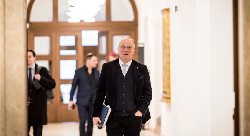 Navracsics a DK-s jelölttel vitázik, a Tisza nemet mondott