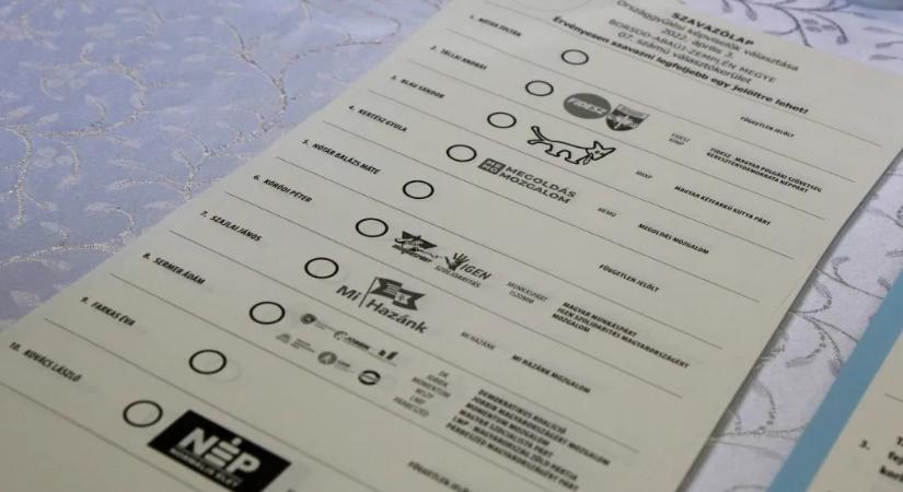 Kicsik és nagyon sok van belőlük, mi az?