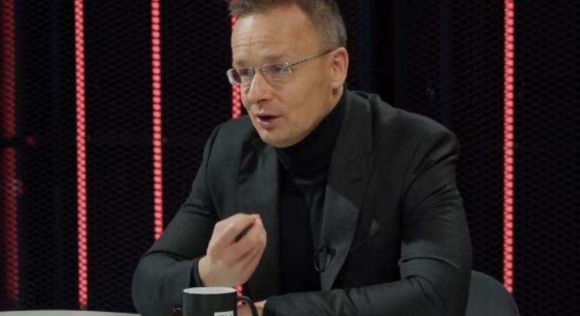 Szijjártó tagadja, hogy befolyásolni próbálta volna a környezetvédelmi engedélyeket kiadó hatóság munkáját