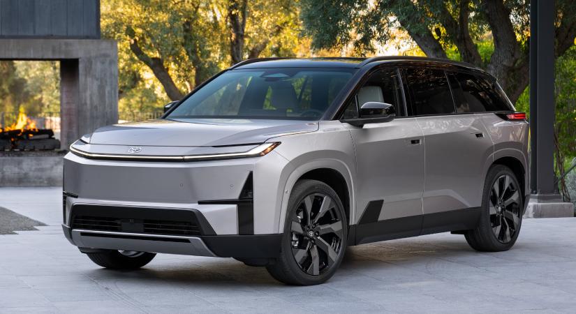 Vonalzóval rajzolták a legújabb Toyotát