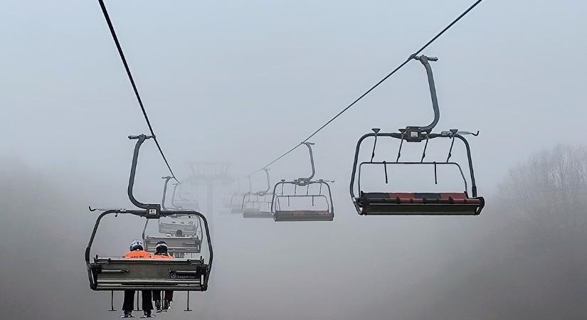 Mentőakció a Mátra csúcsán: 1,5 milliárdos injekcióval tartják életben a magyar síelést