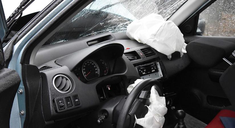 Kiderült, kiket szállítottak kórházba a jászárokszállási frontális ütközés után