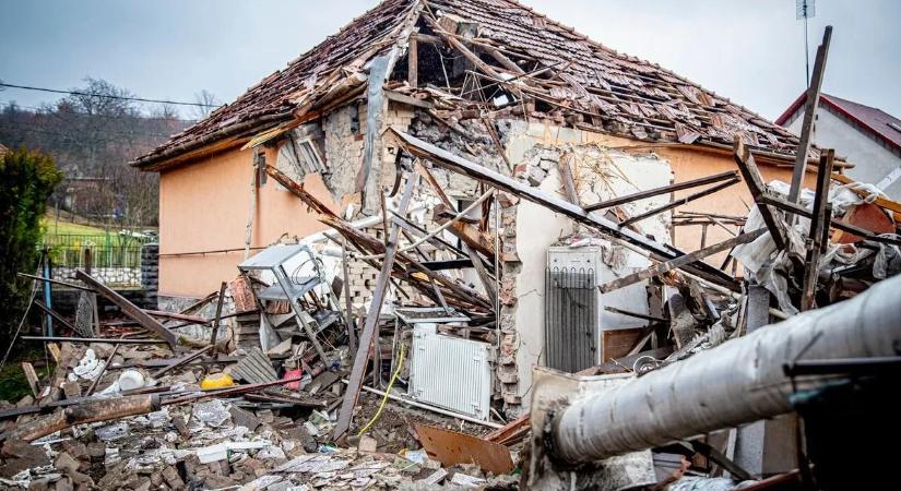 Friss képek és videó a reggeli brutális miskolci robbanás pusztításáról