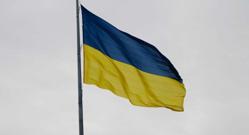 Ukrán nemzeti színekkel világítják meg a parlament épületét