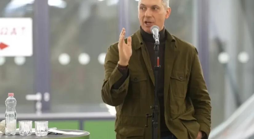 Ellenzéki légkörben zajlik a győri Lázárinfó, zúg a „Mocskos Fidesz!”, sok a bekiabálás