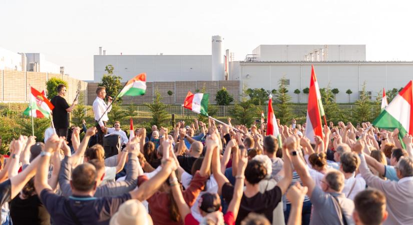 Magyar Péter személyesen Gödön akarja kérdezni a Samsung SDI-gyár vezetőit a mérgezésről