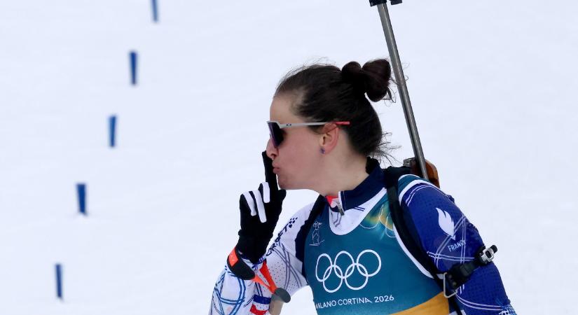 Milánó-Cortina 2026: Lopásért elítélt sílövő írt sporttörténelmet ötkarikás győzelmével