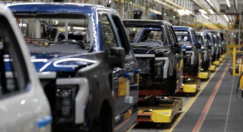 Áramütést szenvedett a legendás amerikai autógyártó, de nem adja fel – a BYD koronáját azért nem veszélyezteti