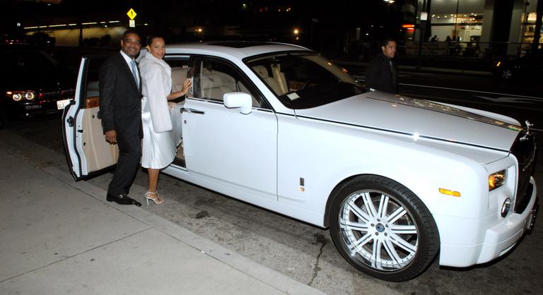 Vége a luxuséletnek: teljes vagyonelkobzás és börtön vár a miniszterelnökre