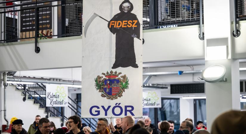 Akkora kiabálás volt Lázár János fórumán, hogy a miniszter egy ponton azt kérte, ne igyanak alkoholt a résztvevők