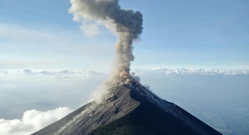 Kiadták a vészjelzést: kitörhet a hírhedt vulkán, óriási pusztulást okozhat