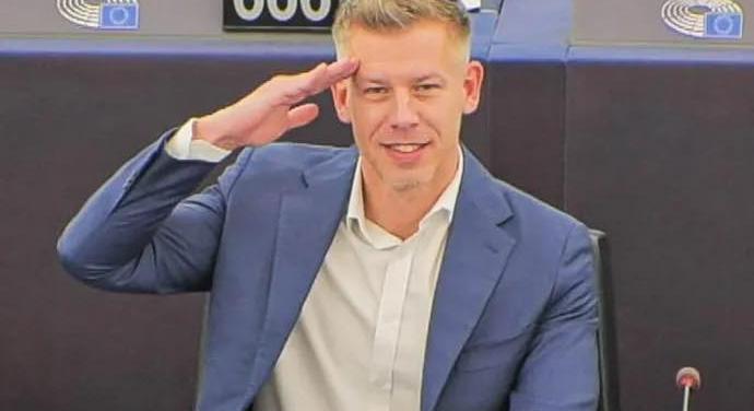 Álhírek és kamu-profilok: a Tisza aktivistái egymás torkának ugranak