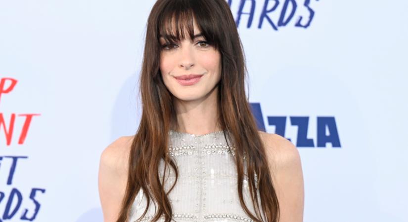 Anne Hathaway volt a legszebb a divatbemutatón: megbabonázott mindenkit