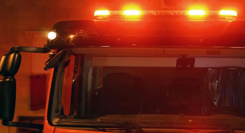 Szalagkorlátnak ütközött egy autó az M5-ösön