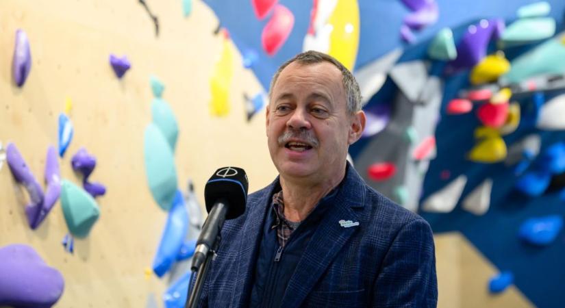 Révész Máriusz: Katasztrofális fizikai állapotban vannak gyermekek az okostelefonok miatt