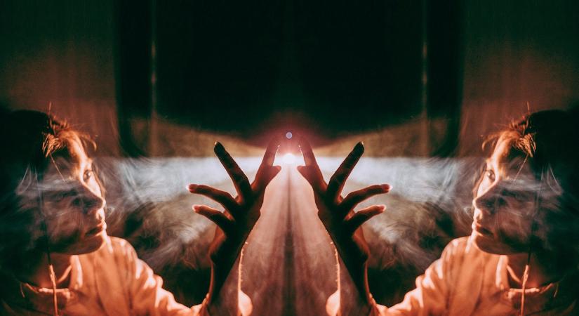 Napi horoszkóp, 2026. február 12.: az Ikrek optimistábban látja a világot, a Vízöntőnek megvannak az eszközei