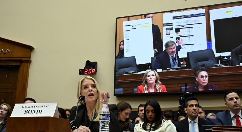 Az Epstein-iratok miatt is szorongatják Trump igazságügyi miniszterét, de nem kér bocsánatot az áldozatoktól