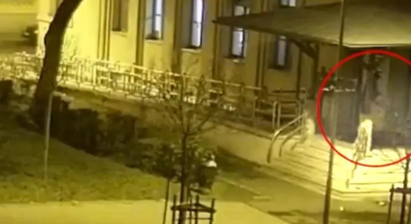 Öt év börtönt kapott a férfi, aki leöntött vízzel egy hajléktalant télen, mire a nő reggelre meghalt