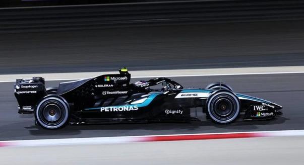 Rossz egyensúly, több probléma: először futott nehézségekbe a Mercedes