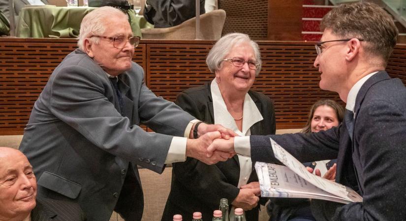 Fehérváron ünnepelték őket: 50 év házasság után is egymás kezét fogják (galéria)