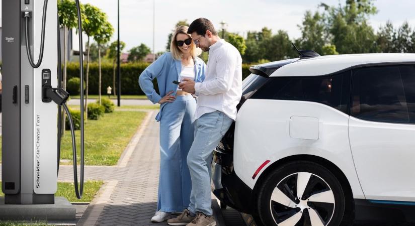 Lökést adhat az elektromos autózásnak egy új töltő