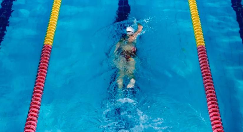 Az uszodában leselkedett a halál? A 27 éves Juli úszásoktatás után hunyt el