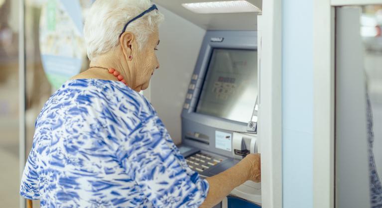 Kiszámolták, ennyi pénzt kapna, ha idén menne nyugdíjba és egész életében minimálbérért dolgozott