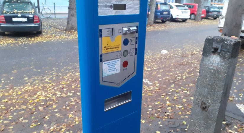 Takarítják a parkolókat Debrecenben, a lakosság türelmét kéri a városvezetés