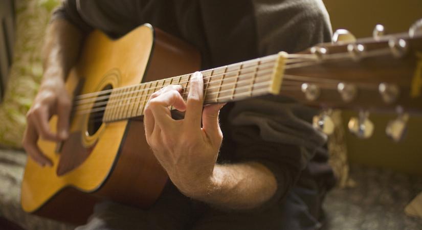 Van egy mozdulat, amely csak zenészeknek megy igazán jól