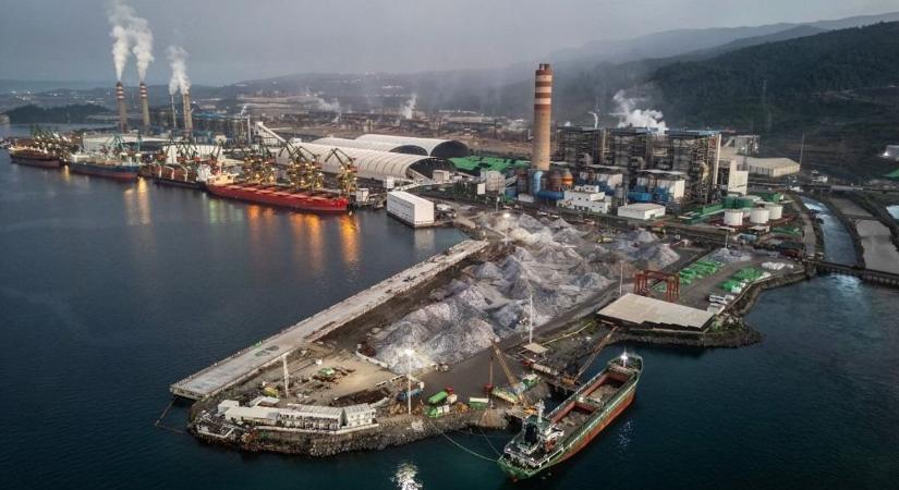 Erre felhördül a világ: elvágják egy olyan fémtől, ami mindenhova kell, főleg az autókhoz