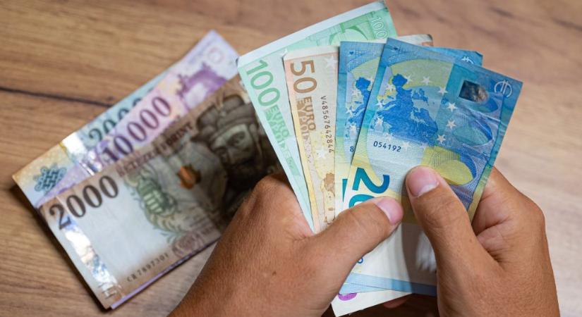 Folytatódott a forint gyengülése