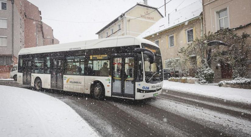 Szabályos volt, mégis kifogásolható? Reagált a MÁV az egri buszjáratról leszállított kislánnyal történtekre