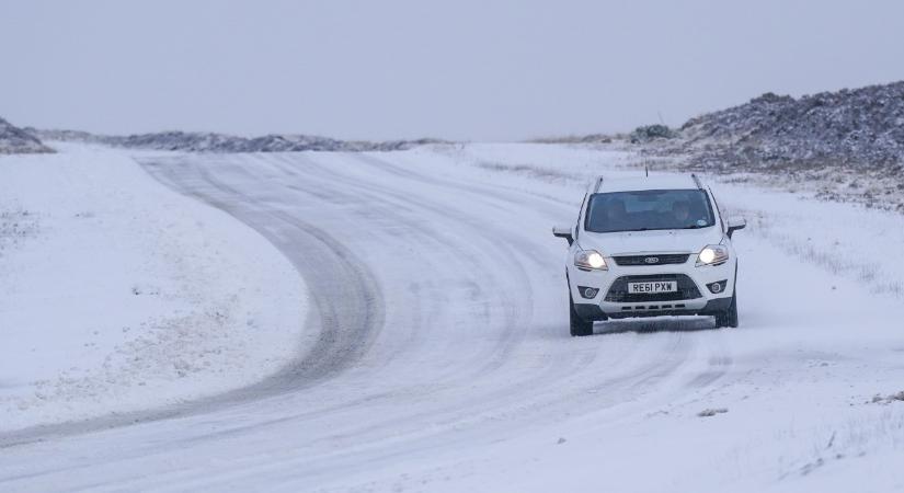 Autóút nyílt a befagyott tengeren – videó