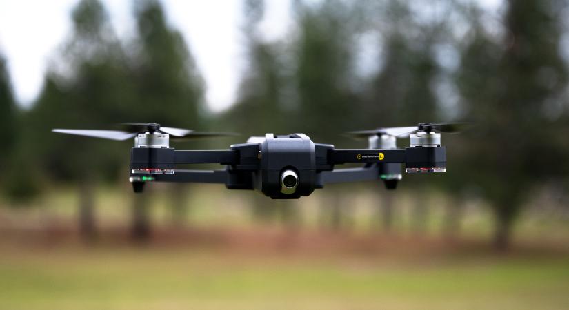 Beleáll a drónfenyegetésbe az EU