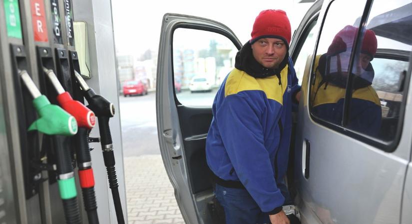 Jó hírt kaptak az autósok, csökken az üzemanyag ára