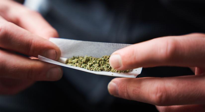 Játszótéren kereskedett az ifjú díler, kiskorú vevői is akadtak