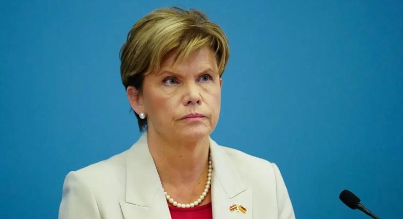 Újabb ország rúgta fel a migrációs paktumot