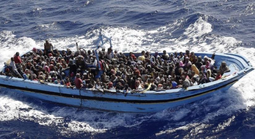 Bekeményít az olasz kormány, nemzetbiztonsági okokból megtiltanák a migránsok belépését felségvizeikre