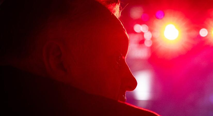 Die Presse: Szex, hazugság, mérget kibocsátó gyárak – Orbán a falnak szorult