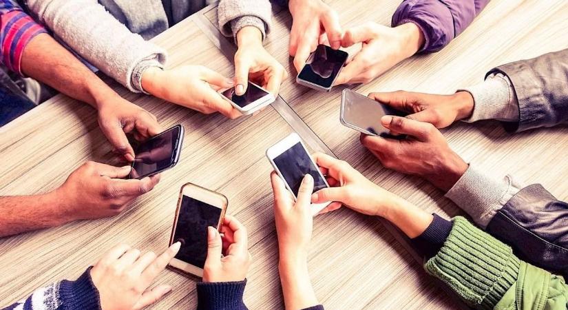 Elvesztél a mobil előfizetések rengetegében? Segítünk megtalálni a legolcsóbbat