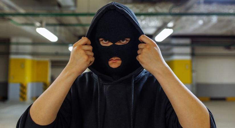 Fegyveres rablók támadtak pénzszállítóra Dél-Olaszországban