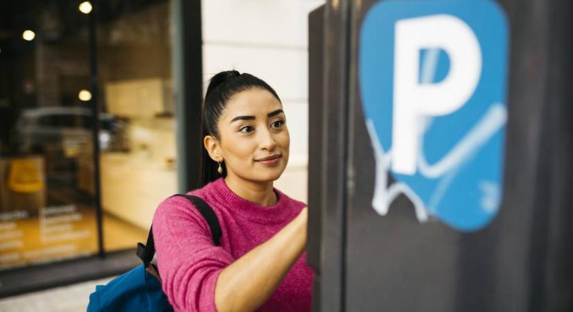 Kevesen tudják: így érvényes a KRESZ a családos parkolókban