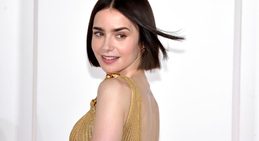 Határait feszegette az Emily Párizsban sztárja: csábító fehérneműt villantott