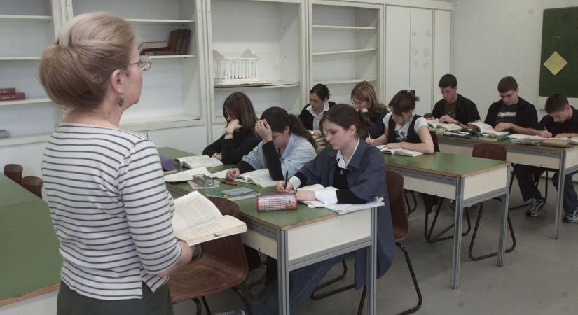 Egyszerre ülnek a padban és állnak a katedrán - új asszisztensek munkában