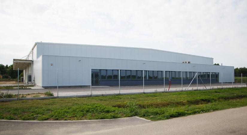 Ipari csarnok bérelhető az M5 autópályához közel