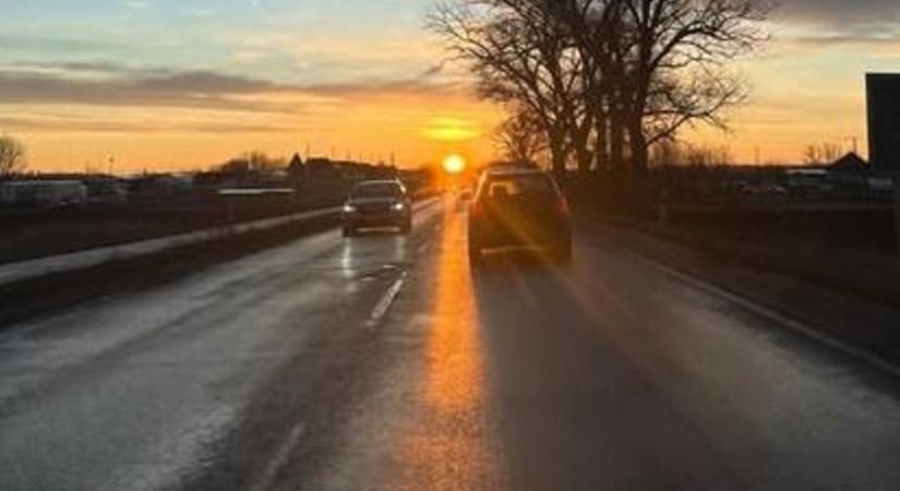 Vakító napsütés és csillogó aszfalt – vezessünk óvatosan!
