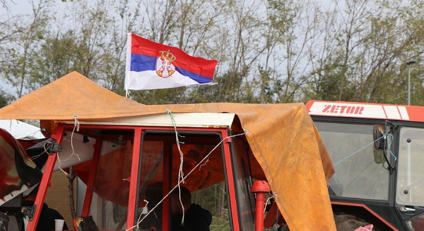 A követelések teljesítéséig folytatják az útlezárást a tejtermelők