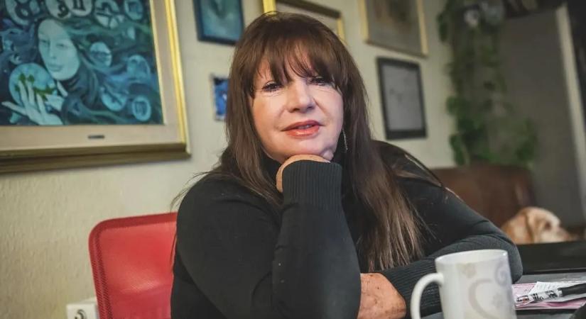 Zalatnay Cini nem hitt a szemének: Elázott zokniját árulják