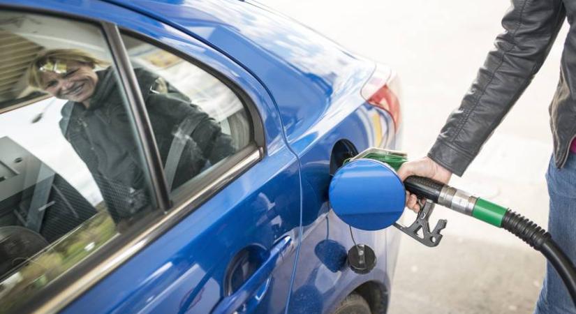 Változás jön a benzin árában pénteken: a gázolajért ennyit kell majd fizetni