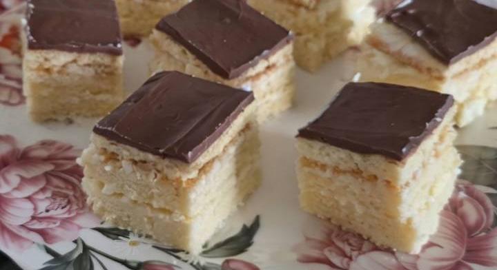 Soklapos túrós sütemény csokimázzal: régi kedvenc a mama füzetéből